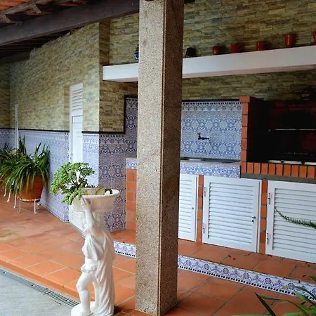 Βίλα Spacious With Private Pool In