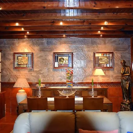 Βίλα Spacious With Private Pool In *