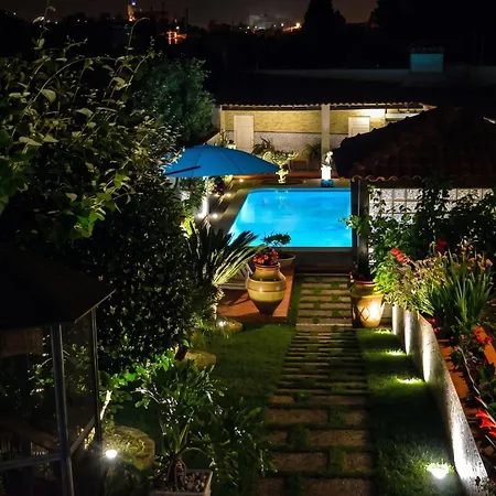 Βίλα Spacious With Private Pool In