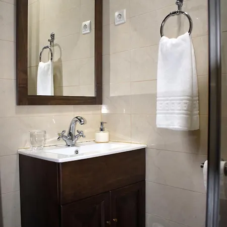 Spacious With Private Pool In Βίλα