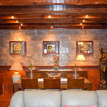 Villa Spacious With Private Pool In Oliveira de Azemeis