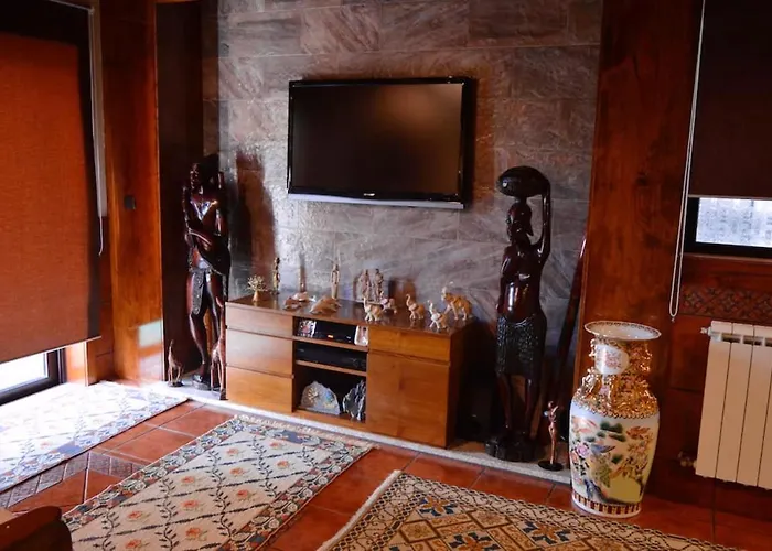 Villa Spacious With Private Pool In *