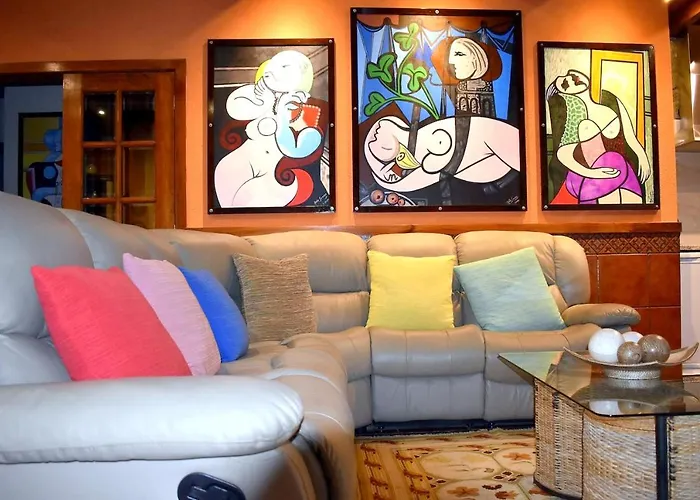 Spacious With Private Pool In